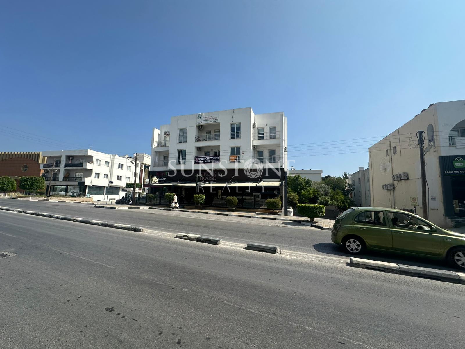 Commercial license, Rental 3-bedroom apartment in the center of Kyrenia, Northern Cyprus 16
