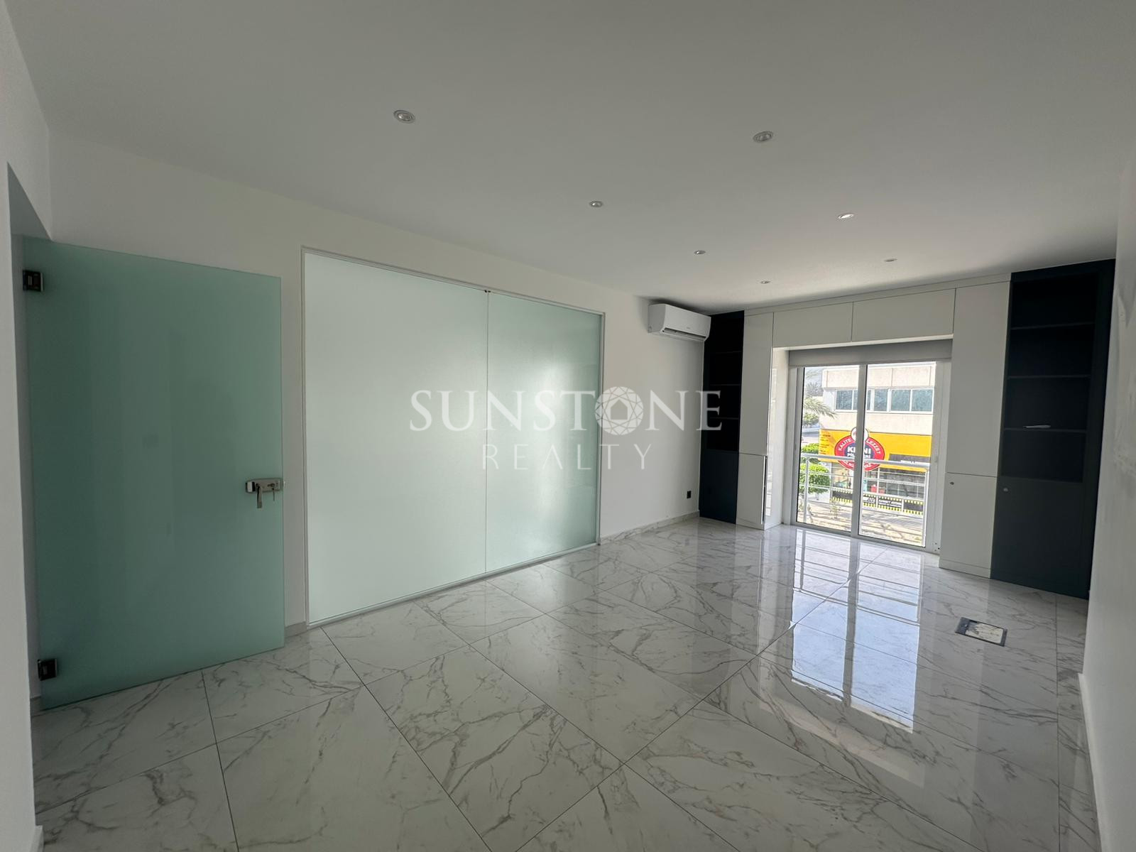 Commercial license, Rental 3-bedroom apartment in the center of Kyrenia, Northern Cyprus 5
