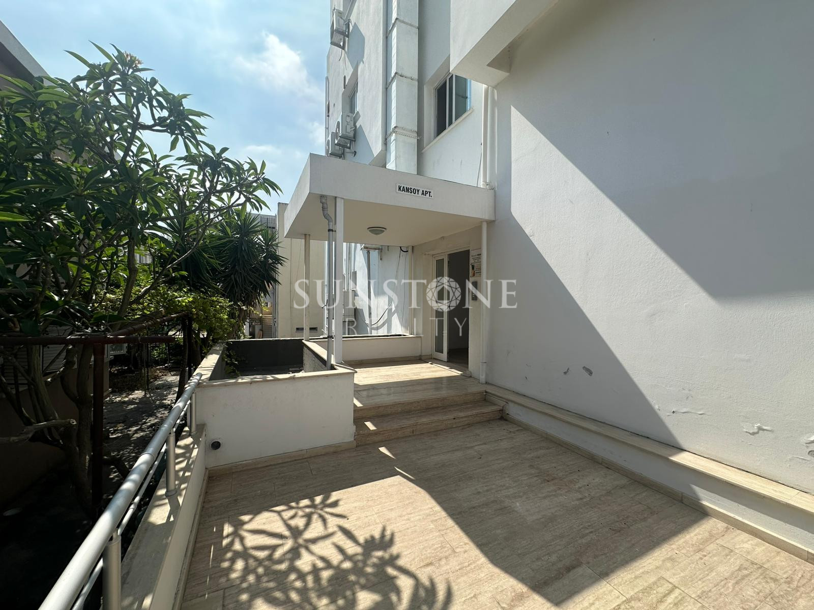 Commercial license, Rental 3-bedroom apartment in the center of Kyrenia, Northern Cyprus 15