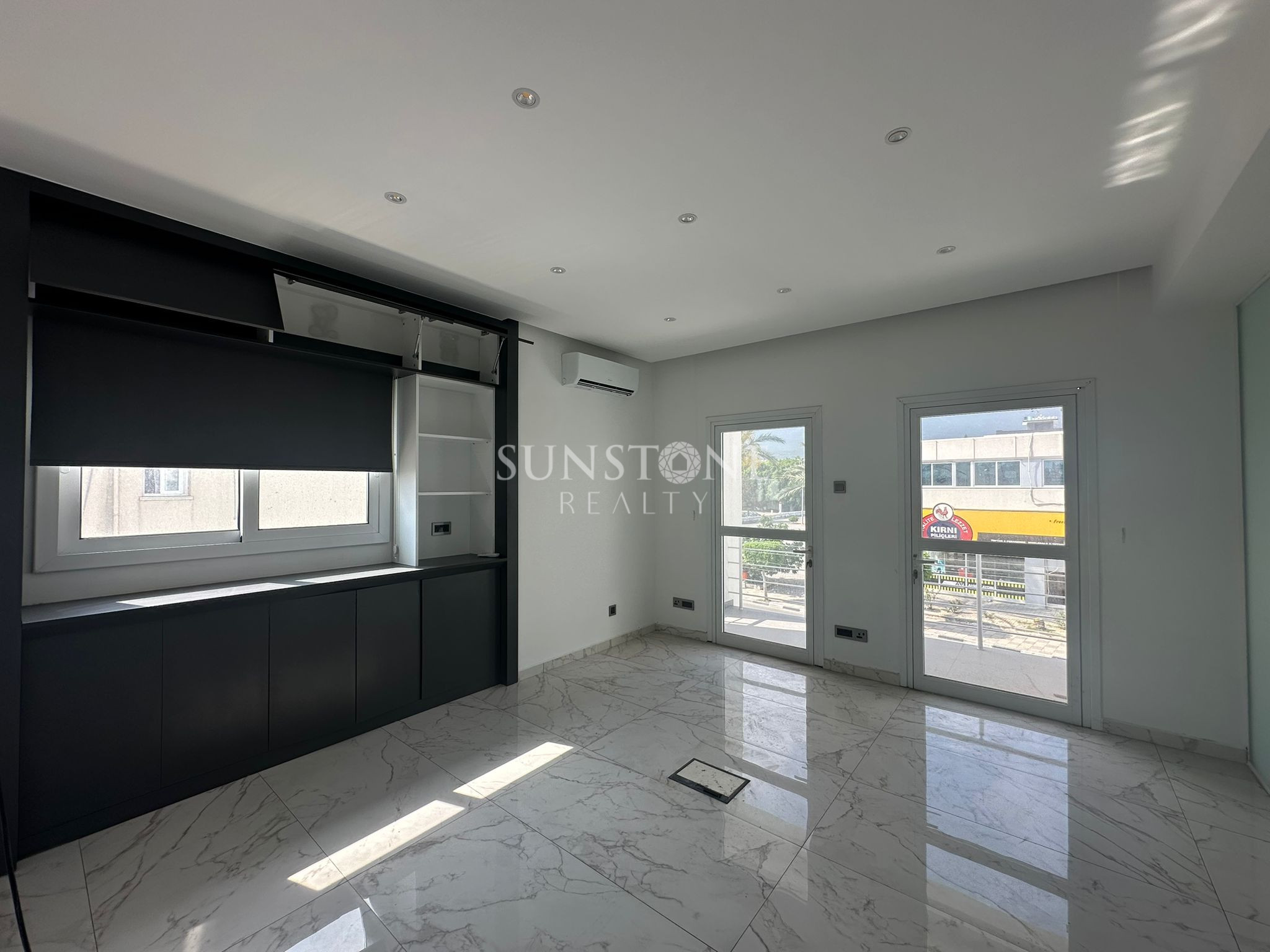 Commercial license, Rental 3-bedroom apartment in the center of Kyrenia, Northern Cyprus 9