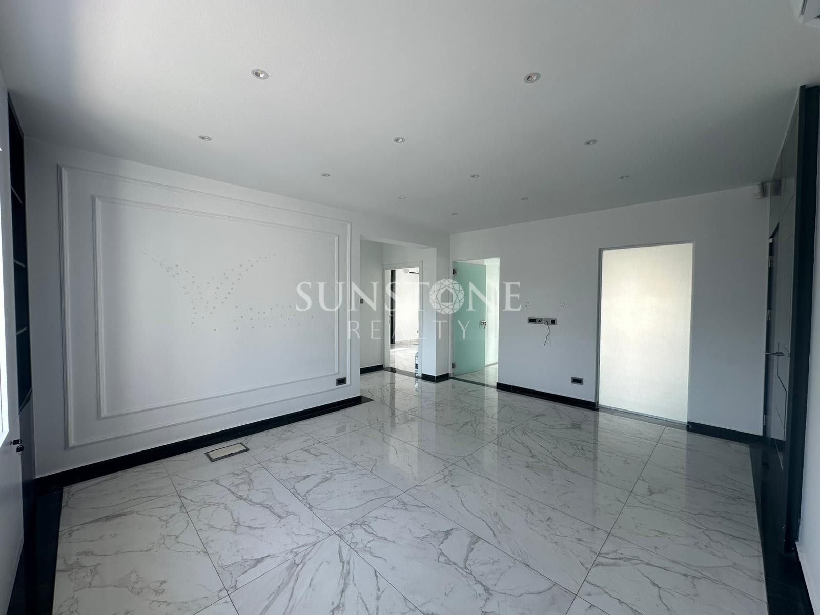 Commercial license, Rental 3-bedroom apartment in the center of Kyrenia, Northern Cyprus 8