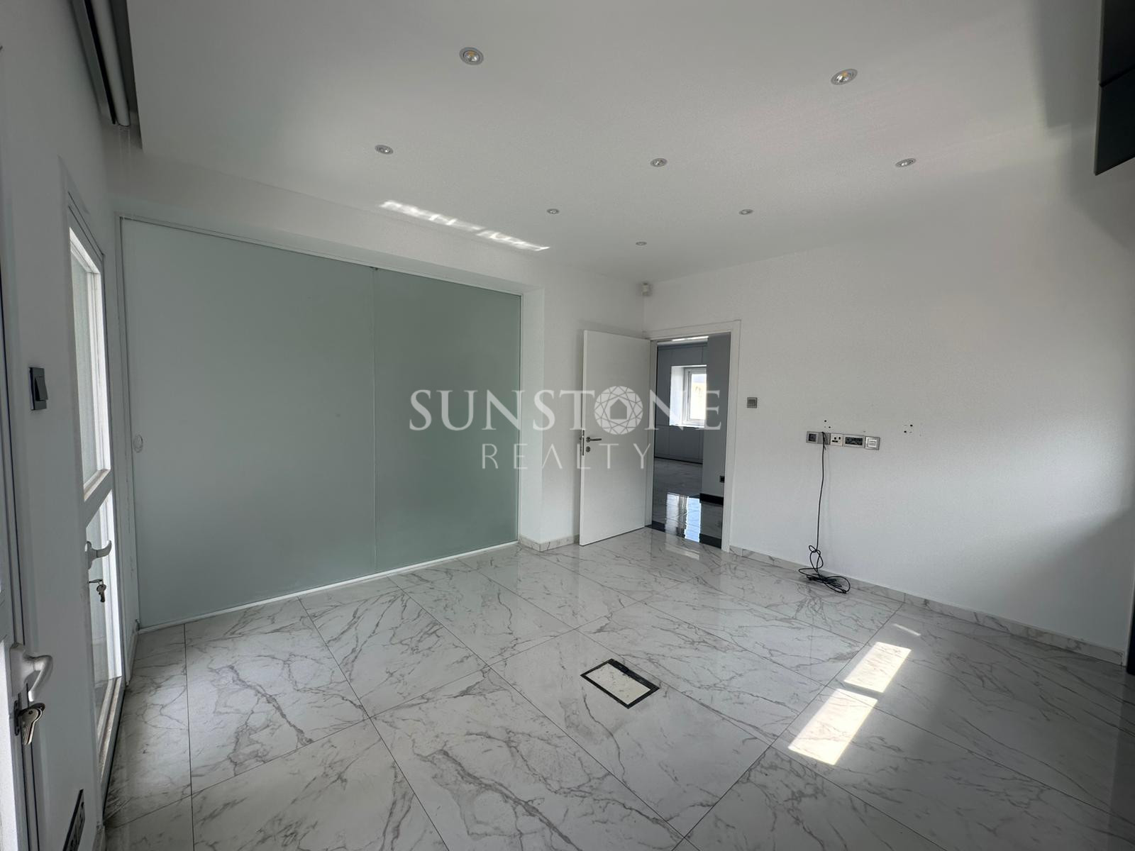 Commercial license, Rental 3-bedroom apartment in the center of Kyrenia, Northern Cyprus 6