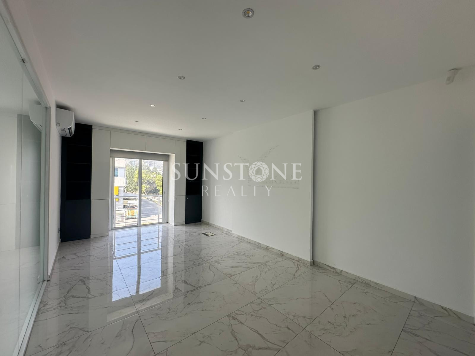 Commercial license, Rental 3-bedroom apartment in the center of Kyrenia, Northern Cyprus 10