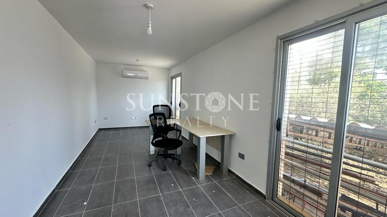 Kıbrıs Girne Merkez'de Yol Üzeri Kiralık  Dükkan  7