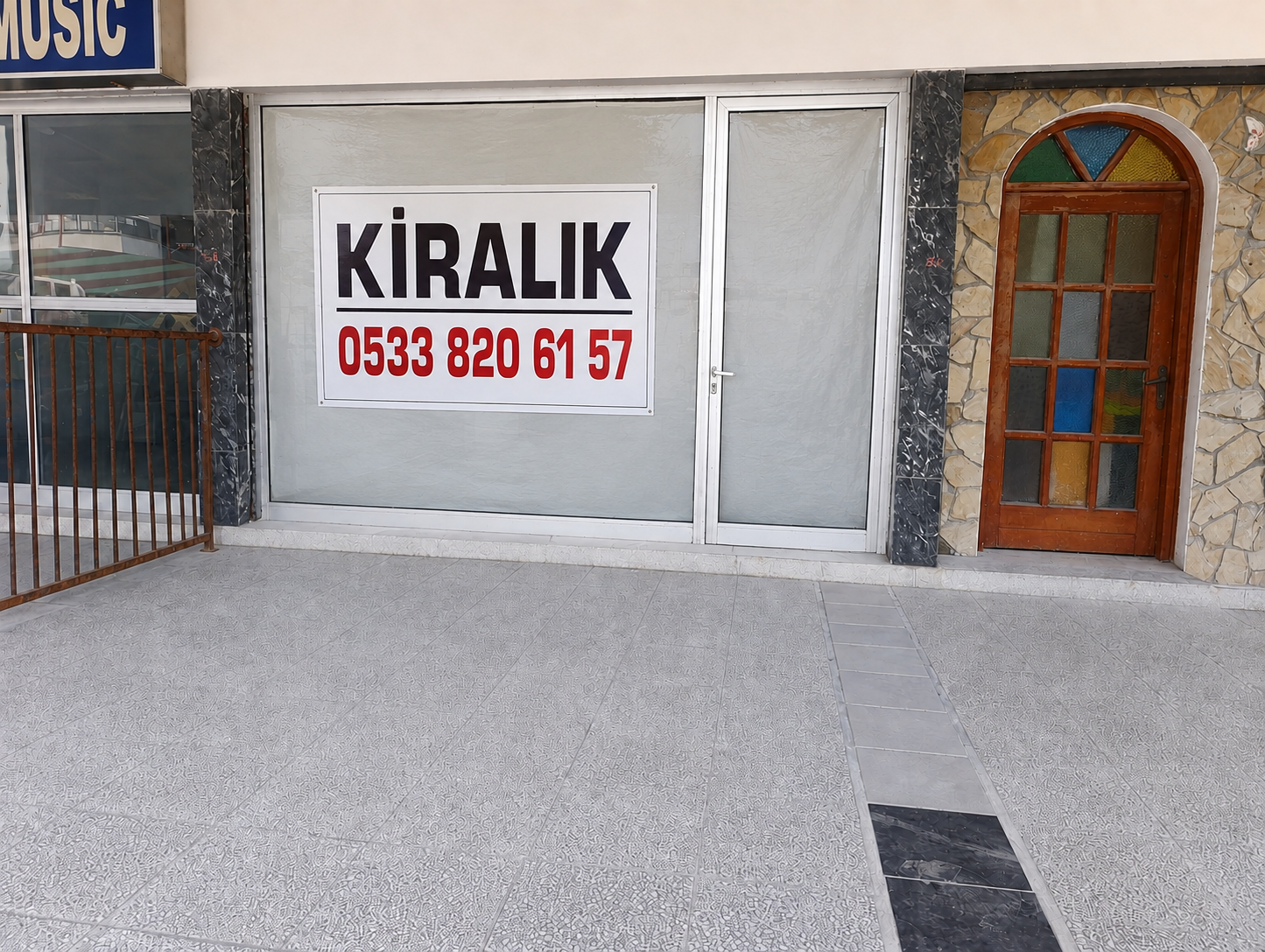Kıbrıs Girne Merkez'inde Çarşı İçerisinde Kiralık Sendeli Dükkan  3