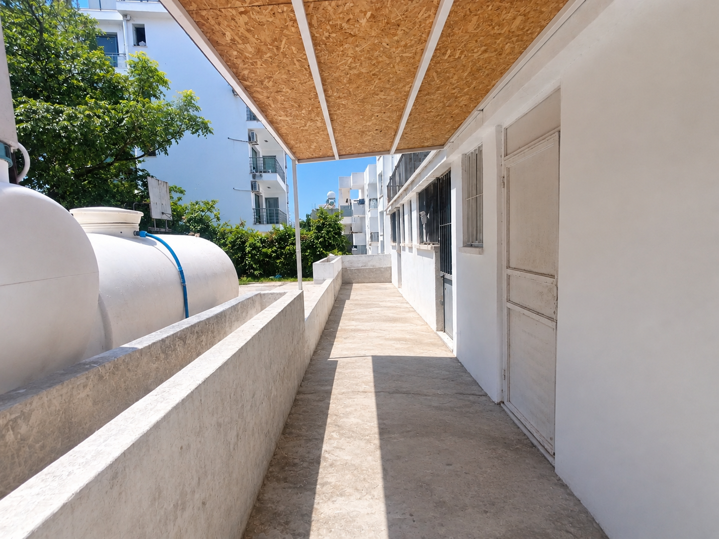 Kıbrıs Girne Merkez'inde Çarşı İçerisinde Kiralık Sendeli Dükkan  5