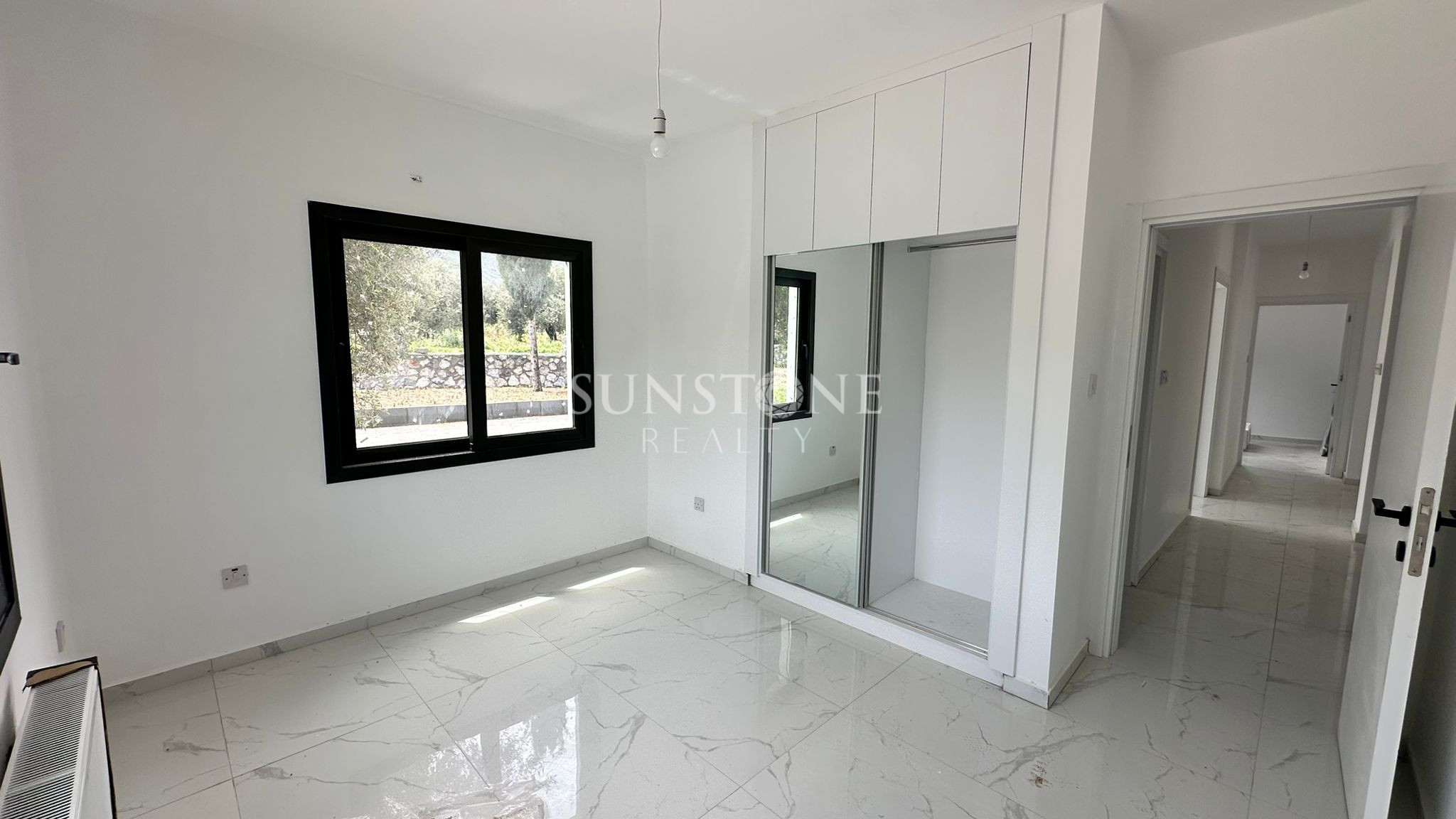 Kıbrıs Girne Ozanköy Bölgesinde Geniş Arazili Müstakil Havuzlı 4+1 Satılık Villa. 9