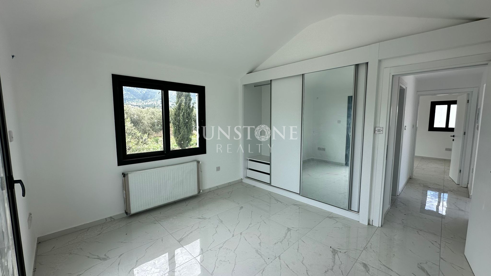 Kıbrıs Girne Ozanköy Bölgesinde Geniş Arazili Müstakil Havuzlı 4+1 Satılık Villa. 17