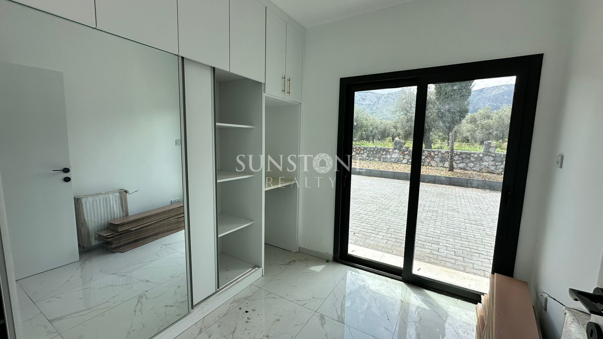 Kıbrıs Girne Ozanköy Bölgesinde Geniş Arazili Müstakil Havuzlı 4+1 Satılık Villa. 12