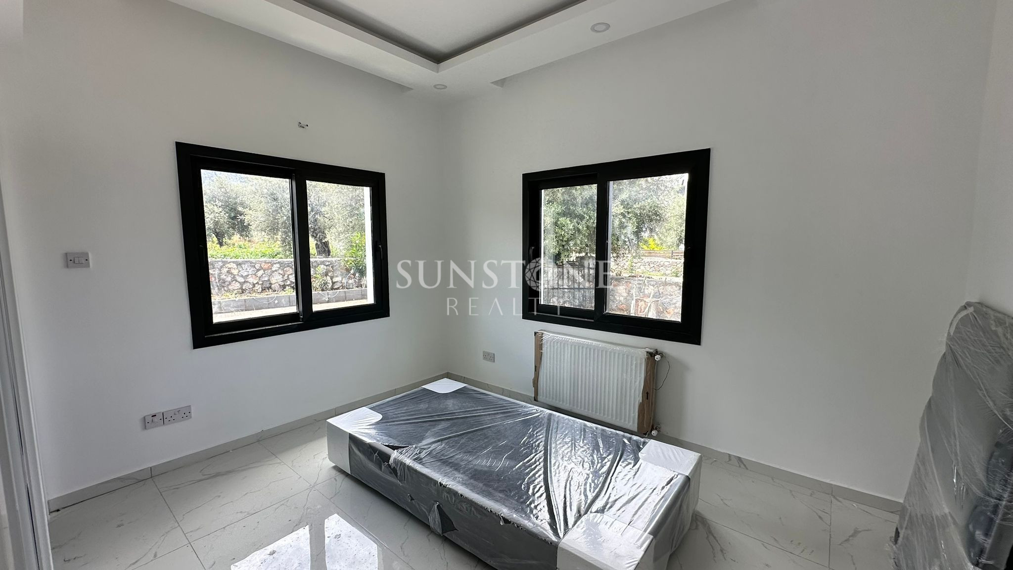 Kıbrıs Girne Ozanköy Bölgesinde Geniş Arazili Müstakil Havuzlı 4+1 Satılık Villa. 16