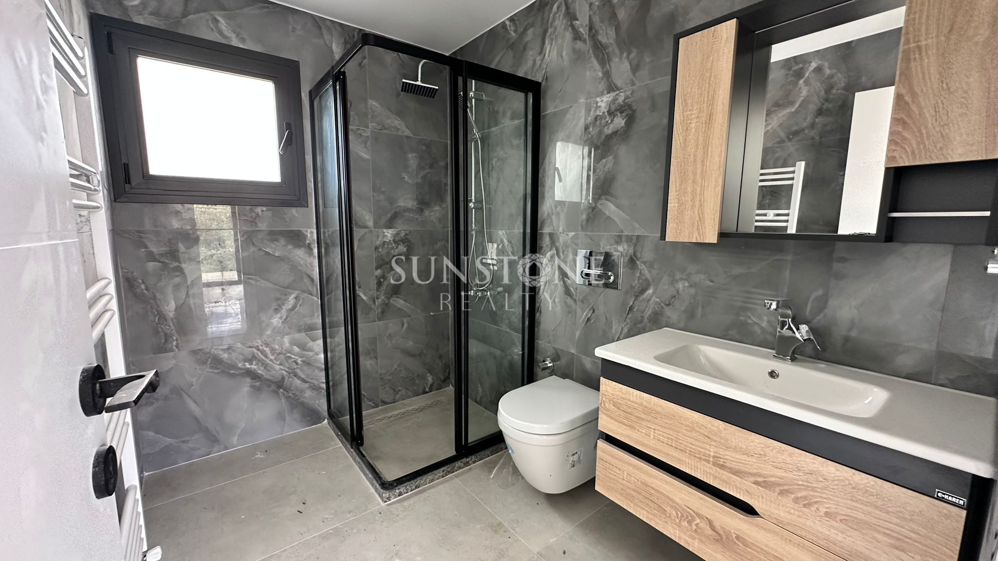 Kıbrıs Girne Ozanköy Bölgesinde Geniş Arazili Müstakil Havuzlı 4+1 Satılık Villa. 8