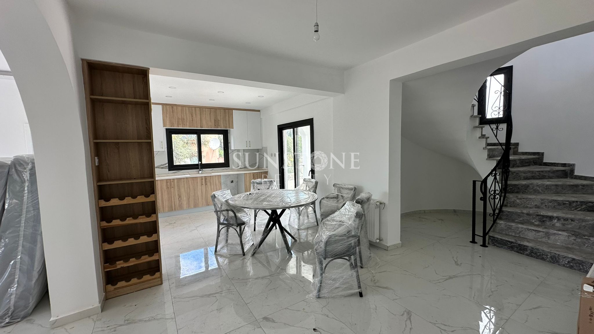 Kıbrıs Girne Ozanköy Bölgesinde Geniş Arazili Müstakil Havuzlı 4+1 Satılık Villa. 11