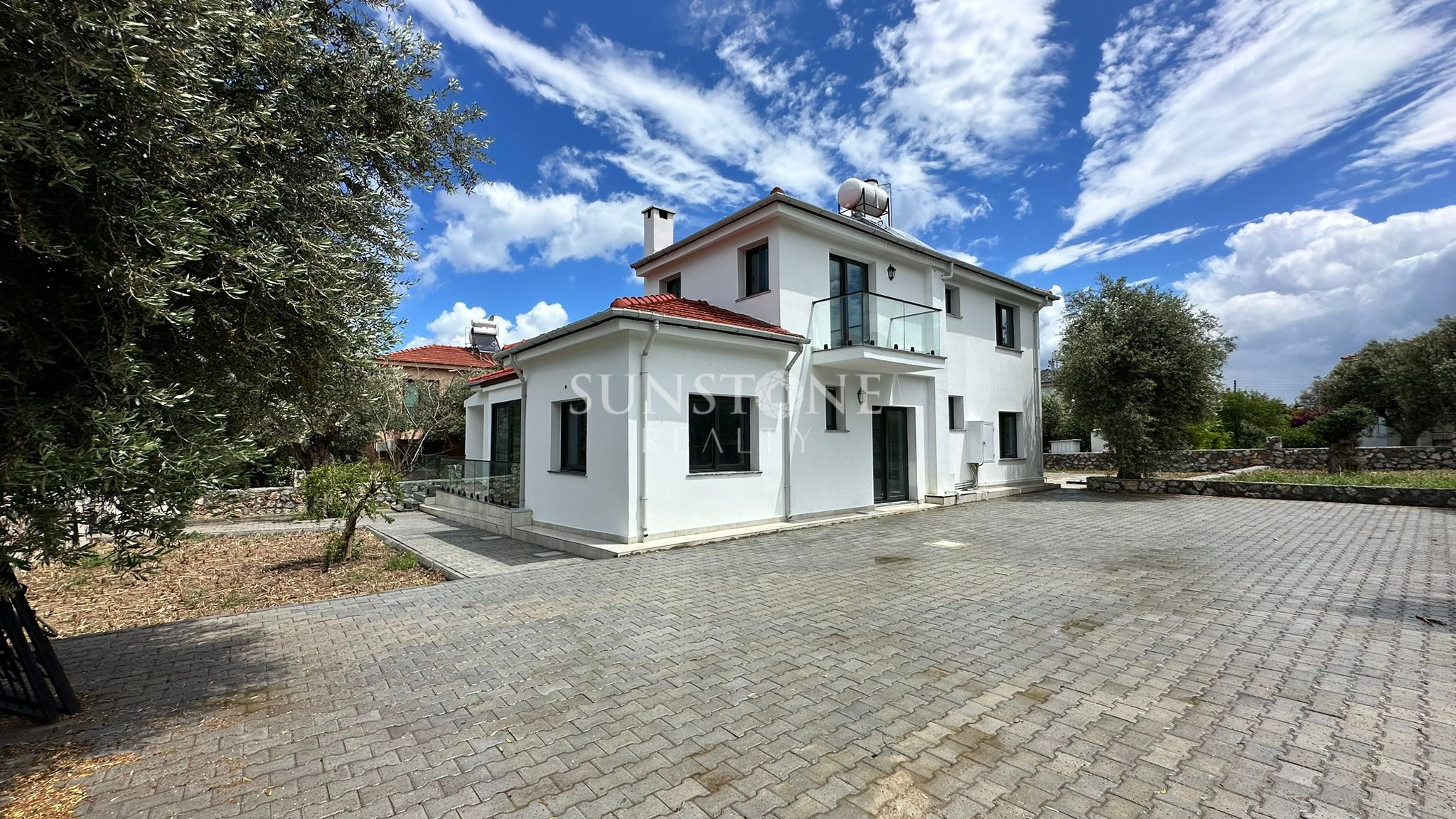 Kıbrıs Girne Ozanköy Bölgesinde Geniş Arazili Müstakil Havuzlı 4+1 Satılık Villa. 4