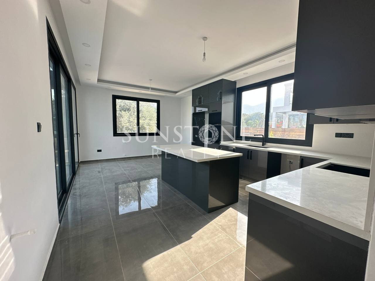 Kıbrıs Girne Ozanköy Bölgesinde Satılık 4+1 Modern Villa 12
