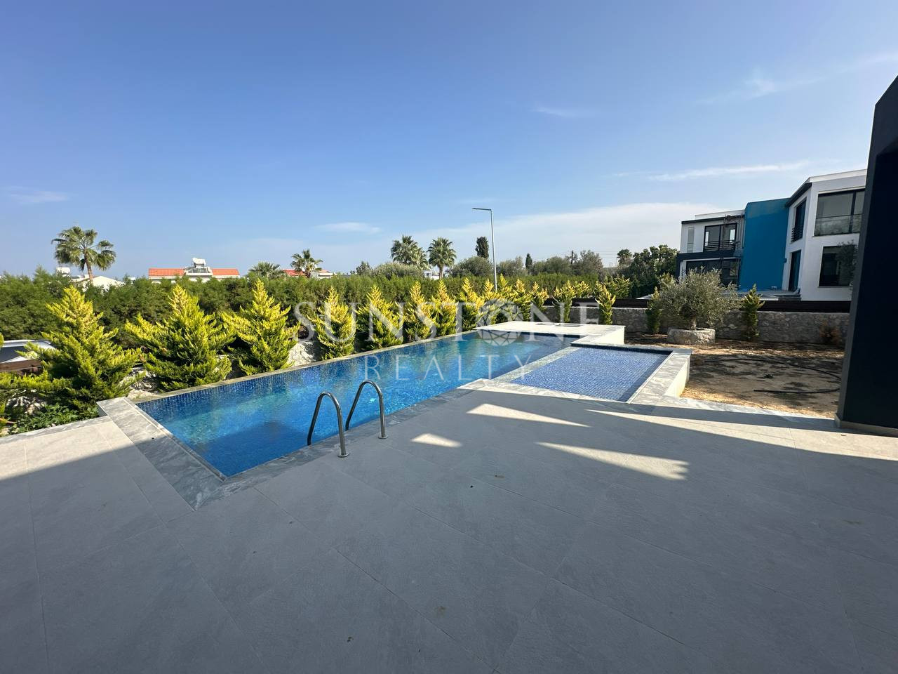 Kıbrıs Girne Ozanköy Bölgesinde Satılık 4+1 Modern Villa 3