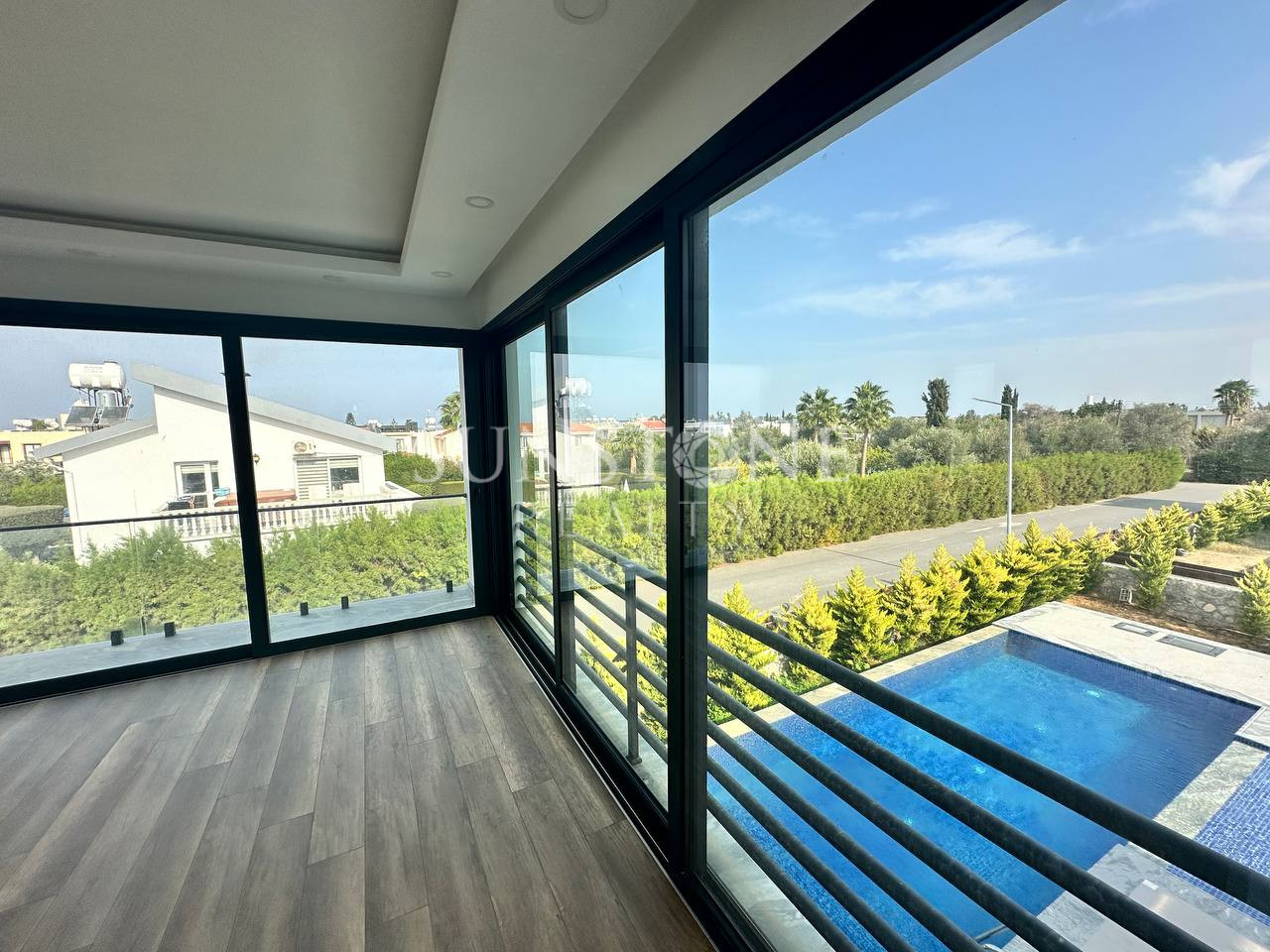 Kıbrıs Girne Ozanköy Bölgesinde Satılık 4+1 Modern Villa 13