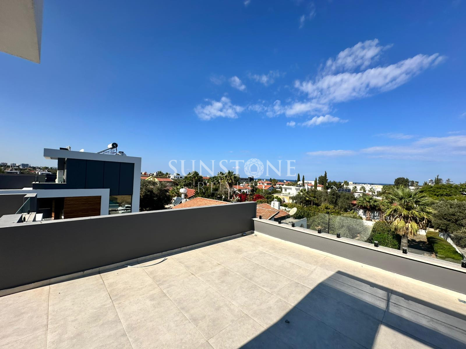 Kıbrıs Girne Ozanköy de Satılık Türk Tapulu Lüx 3+1 Villa 24