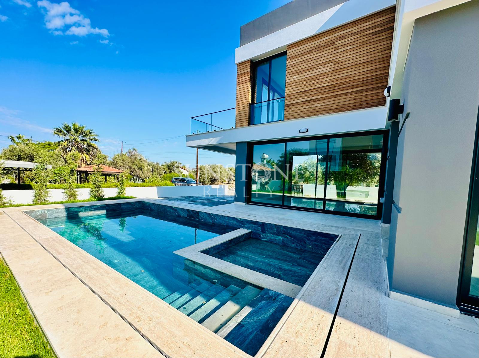 Kıbrıs Girne Ozanköy de Satılık Türk Tapulu Lüx 3+1 Villa 3