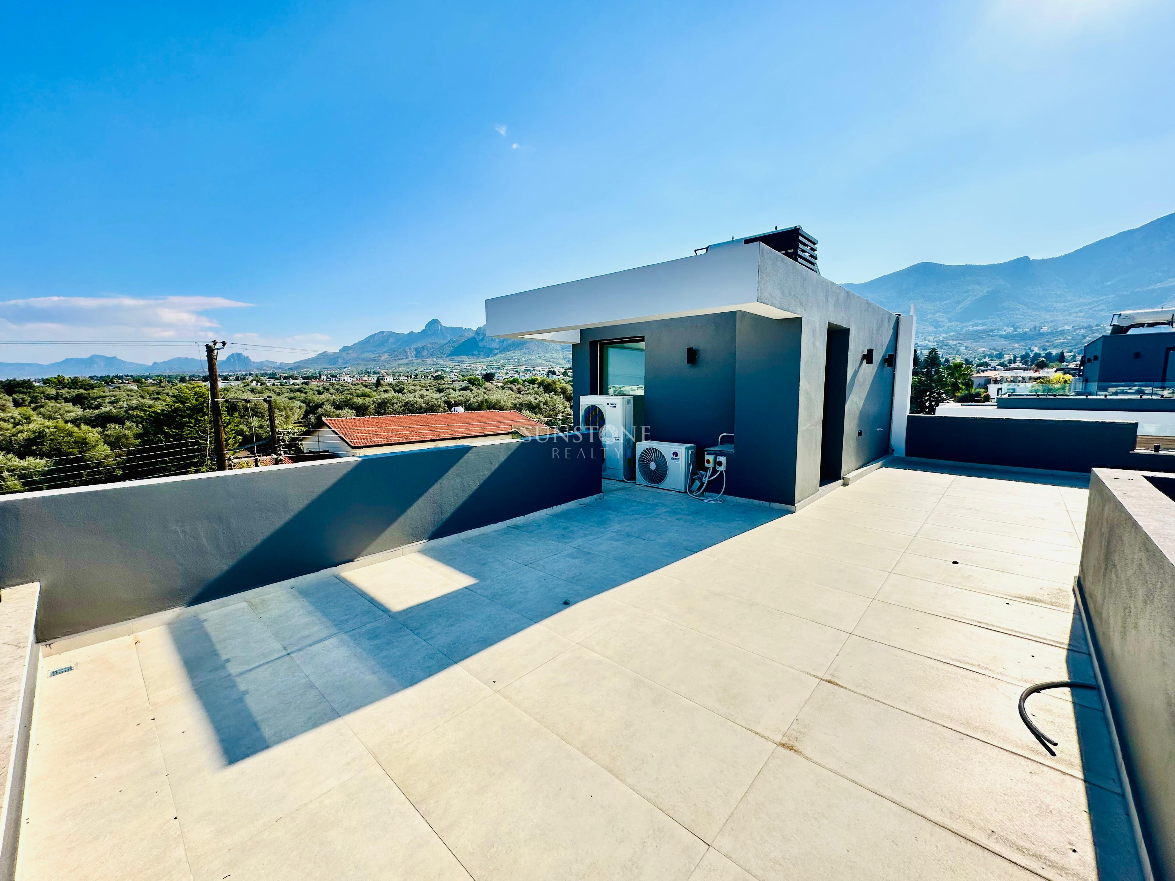 Kıbrıs Girne Ozanköy de Satılık Türk Tapulu Lüx 3+1 Villa 22