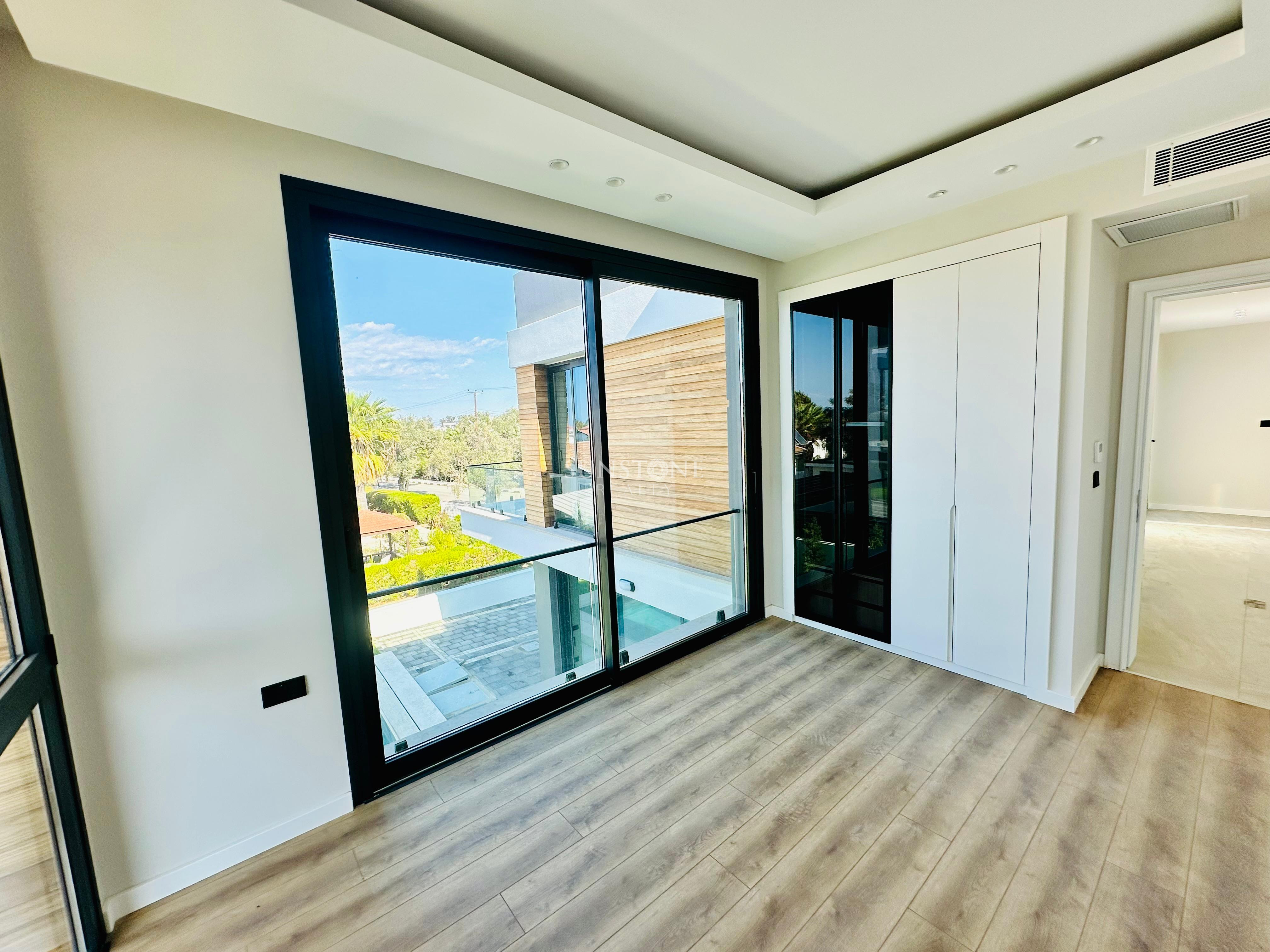 Kıbrıs Girne Ozanköy de Satılık Türk Tapulu Lüx 3+1 Villa 16