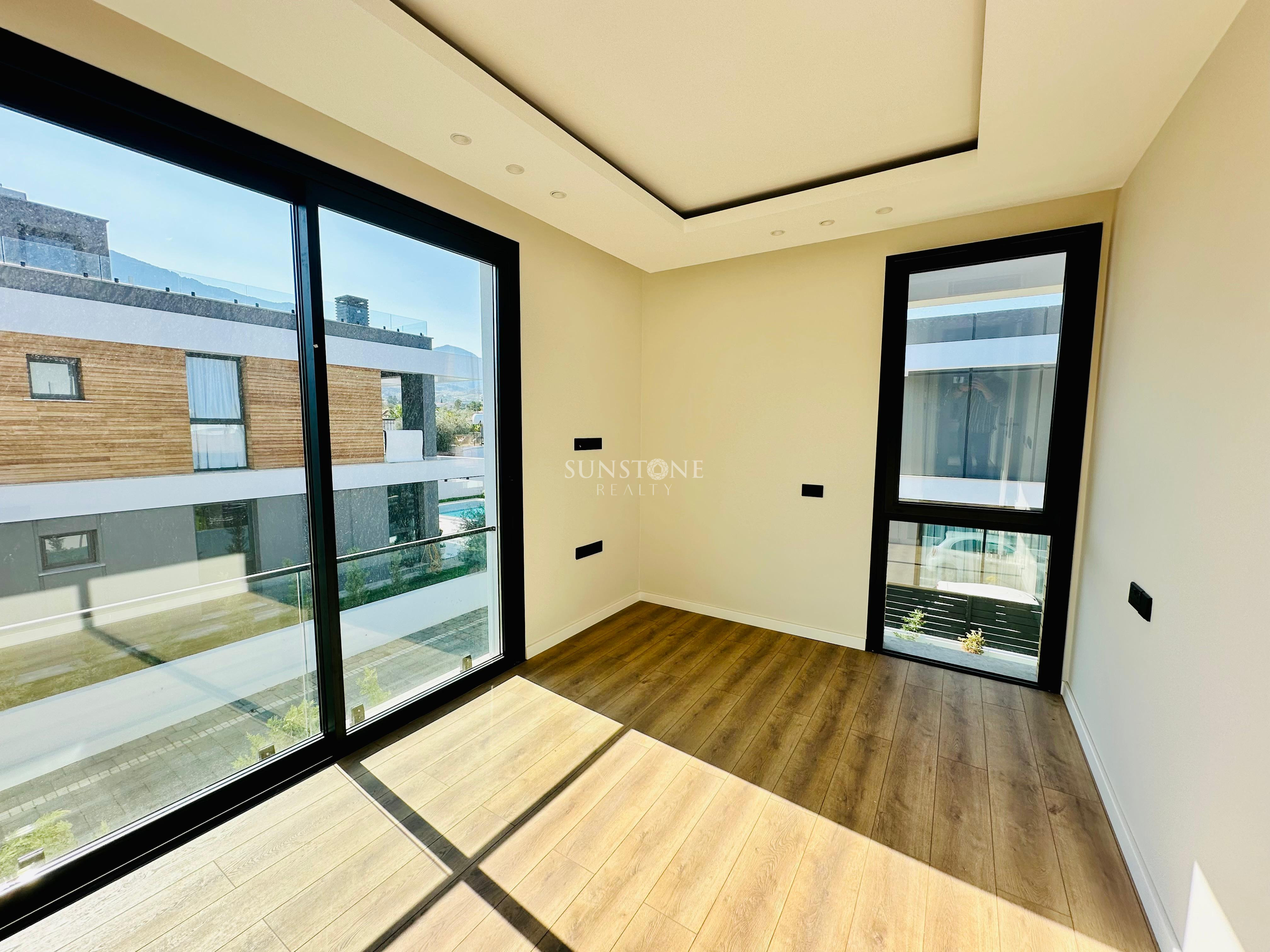 Kıbrıs Girne Ozanköy de Satılık Türk Tapulu Lüx 3+1 Villa 18