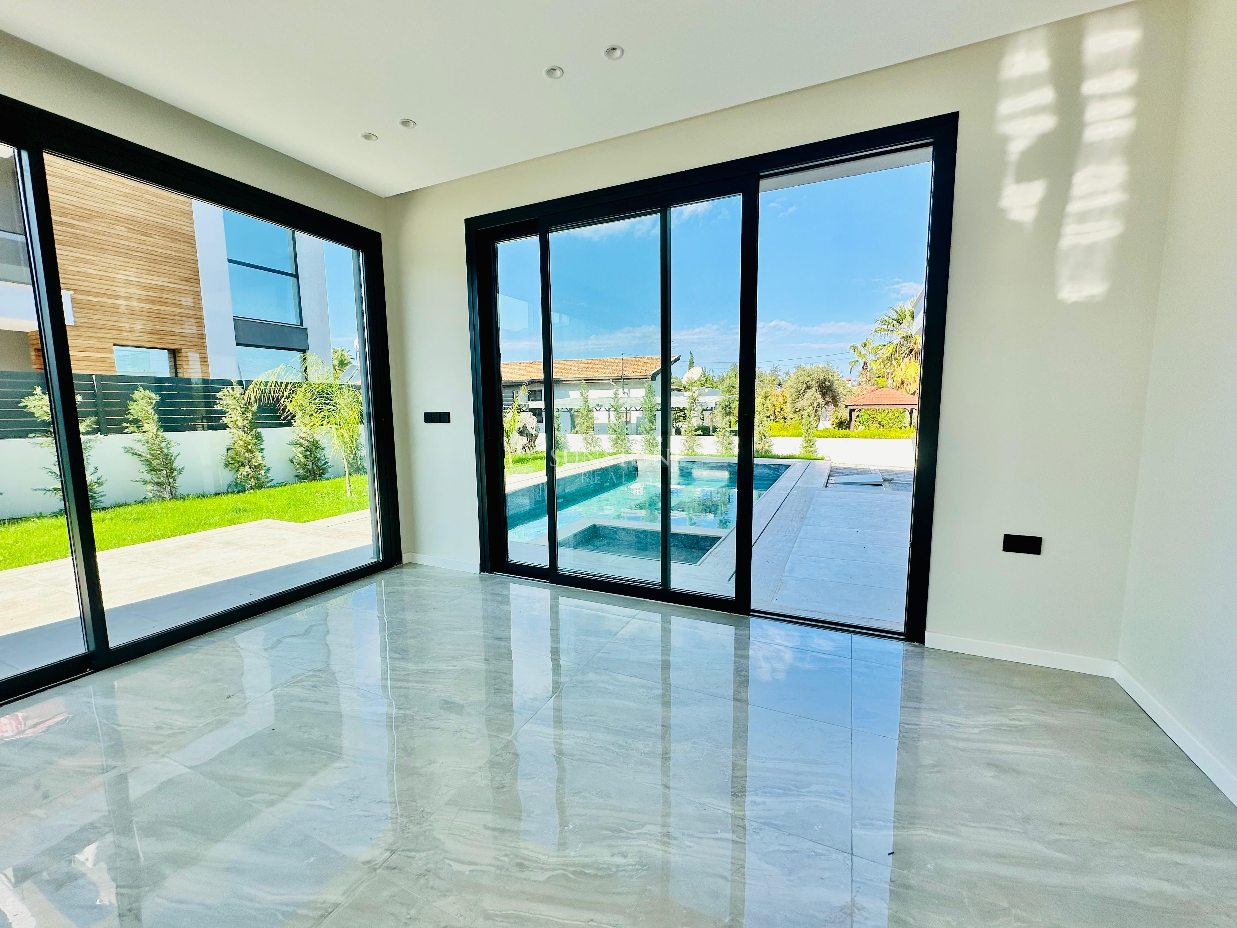 Kıbrıs Girne Ozanköy de Satılık Türk Tapulu Lüx 3+1 Villa 12