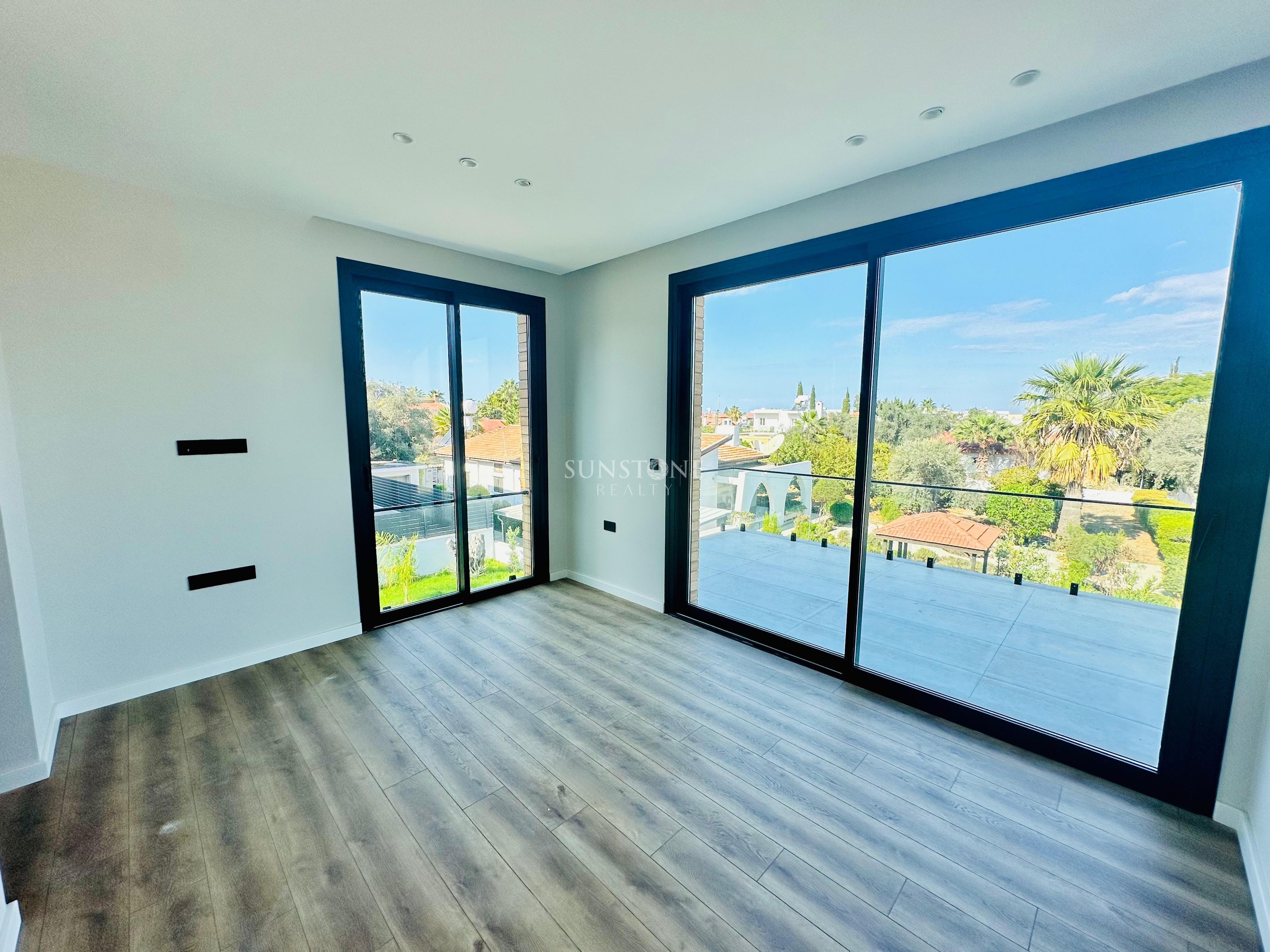 Kıbrıs Girne Ozanköy de Satılık Türk Tapulu Lüx 3+1 Villa 13