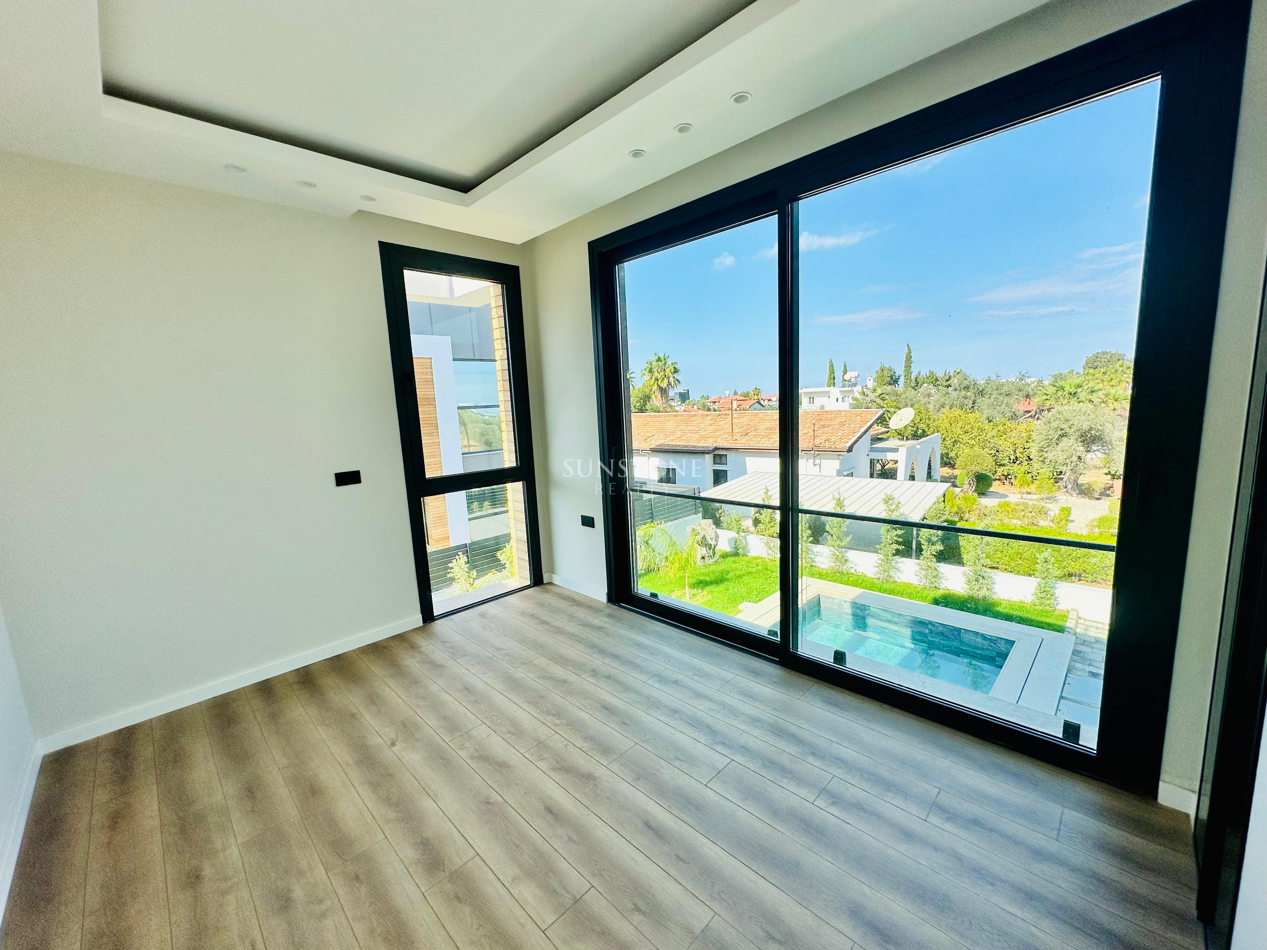 Kıbrıs Girne Ozanköy de Satılık Türk Tapulu Lüx 3+1 Villa 17