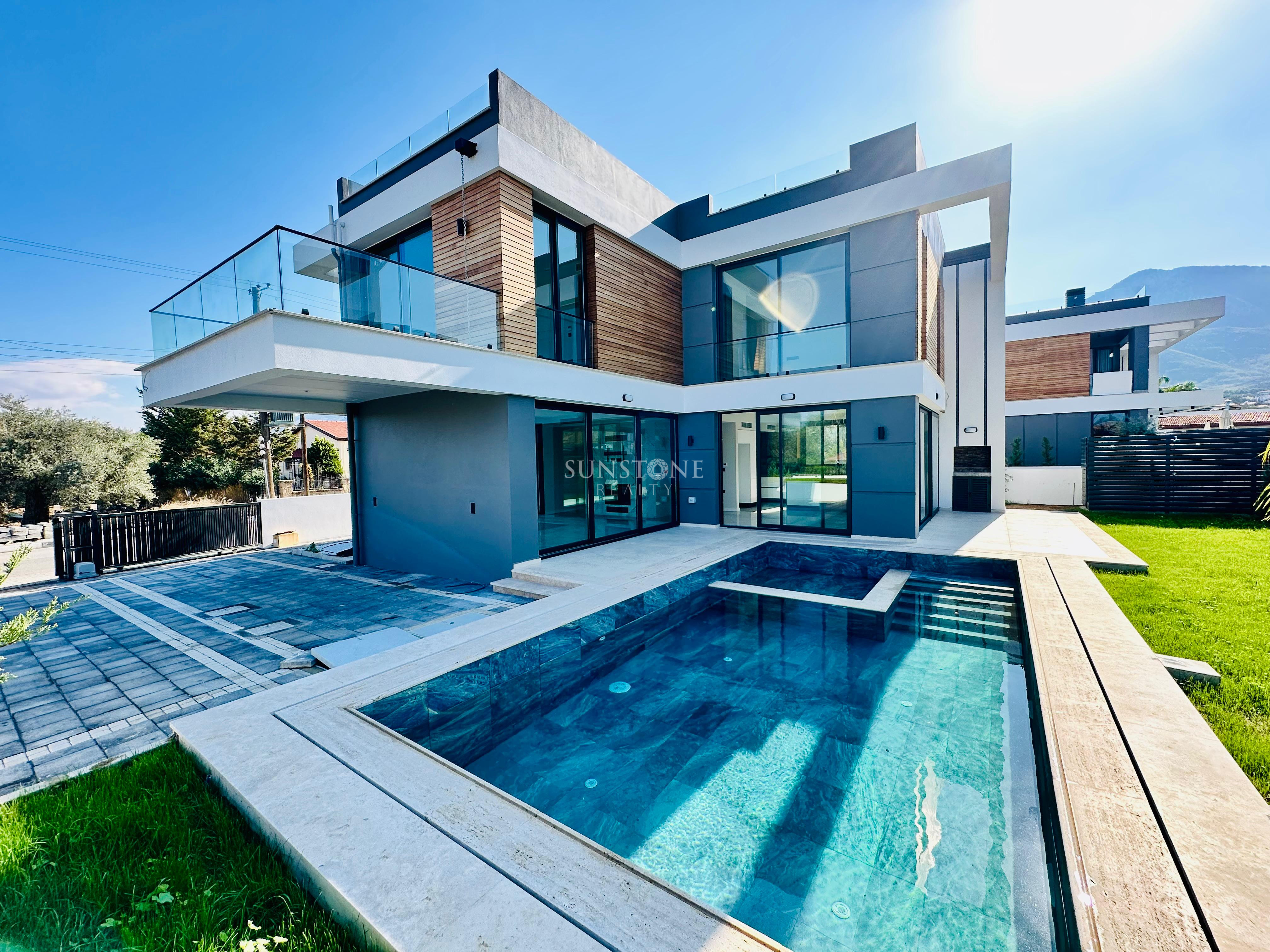 Kıbrıs Girne Ozanköy de Satılık Türk Tapulu Lüx 3+1 Villa 2