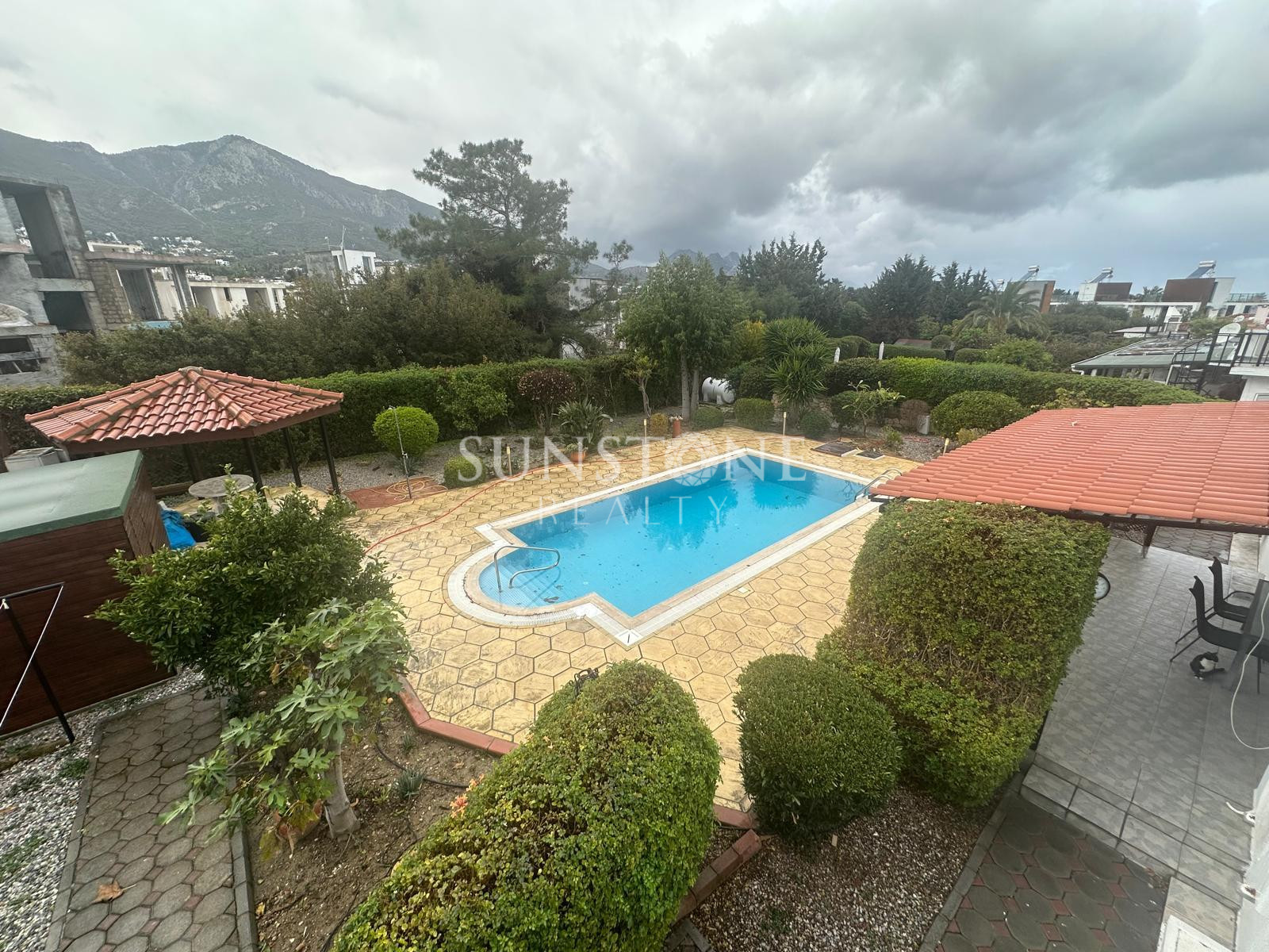 Kıbrıs Girne Ozanköy'de Full Eşyalı Özel Havuzlu  Kiralık 4+1 Villa 17