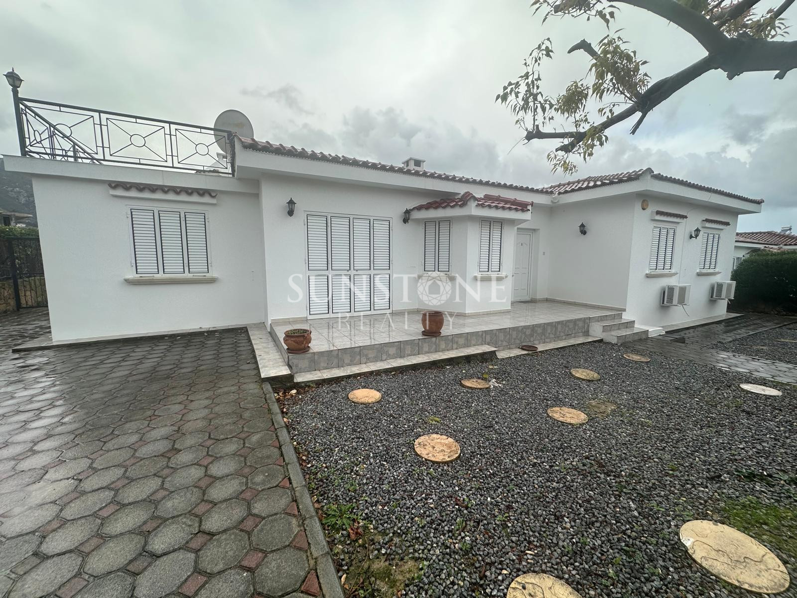 Kıbrıs Girne Ozanköy'de Full Eşyalı Özel Havuzlu  Kiralık 4+1 Villa 12