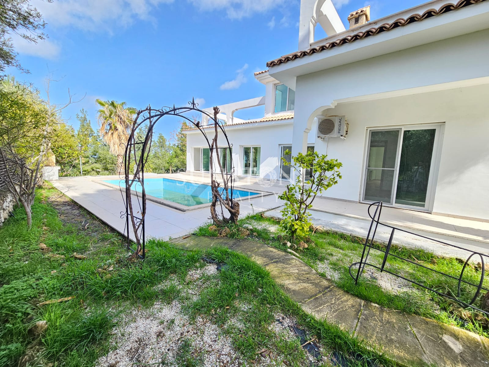 Kıbrıs Girne Ozankoyde Satılık 4+1 Türk Koçanlı Havuzlu Villa 5