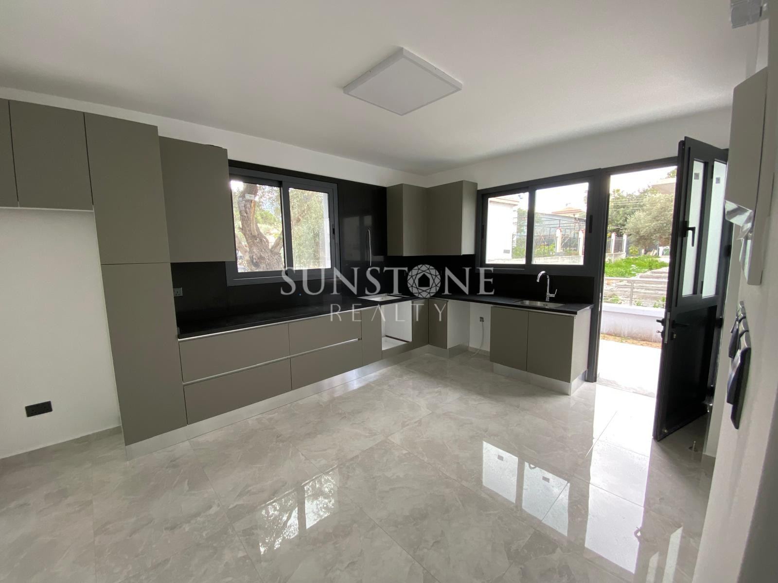 Kıbrıs Girne Zeytinlik Bölgesinde Satılık 3+1 İkiz Villa 6