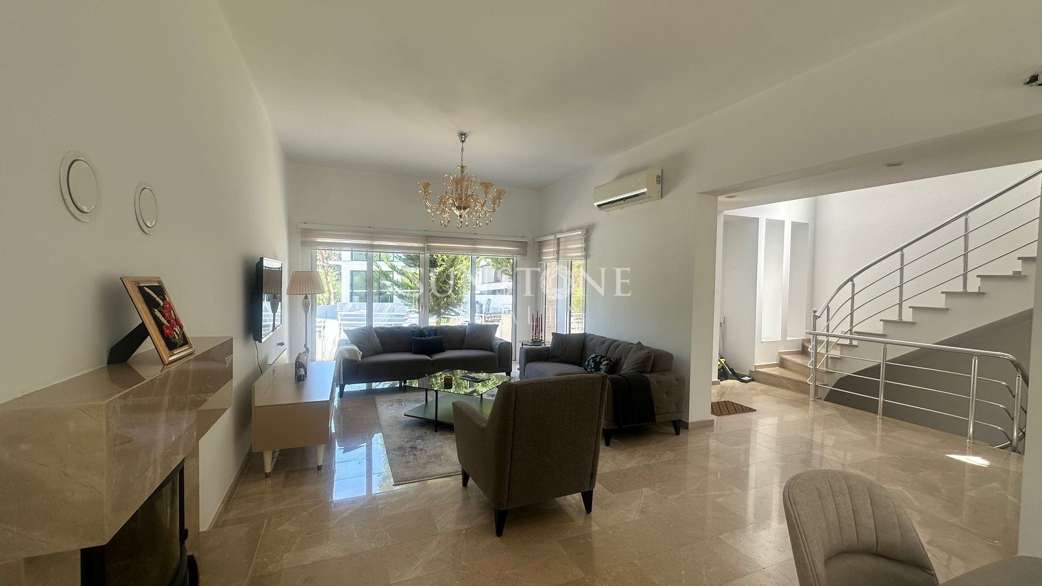 Kıbrıs Girne Zeytinlik Bölgesinde Tripleks Full Eşyalı Özel Havuzlu Kiralık 4+2 Modern Villa 7
