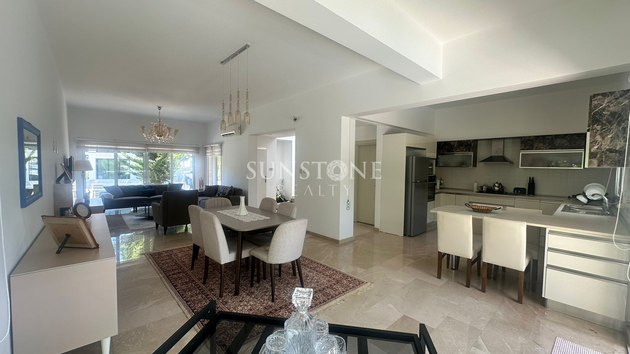 Kıbrıs Girne Zeytinlik Bölgesinde Tripleks Full Eşyalı Özel Havuzlu Kiralık 4+2 Modern Villa 8