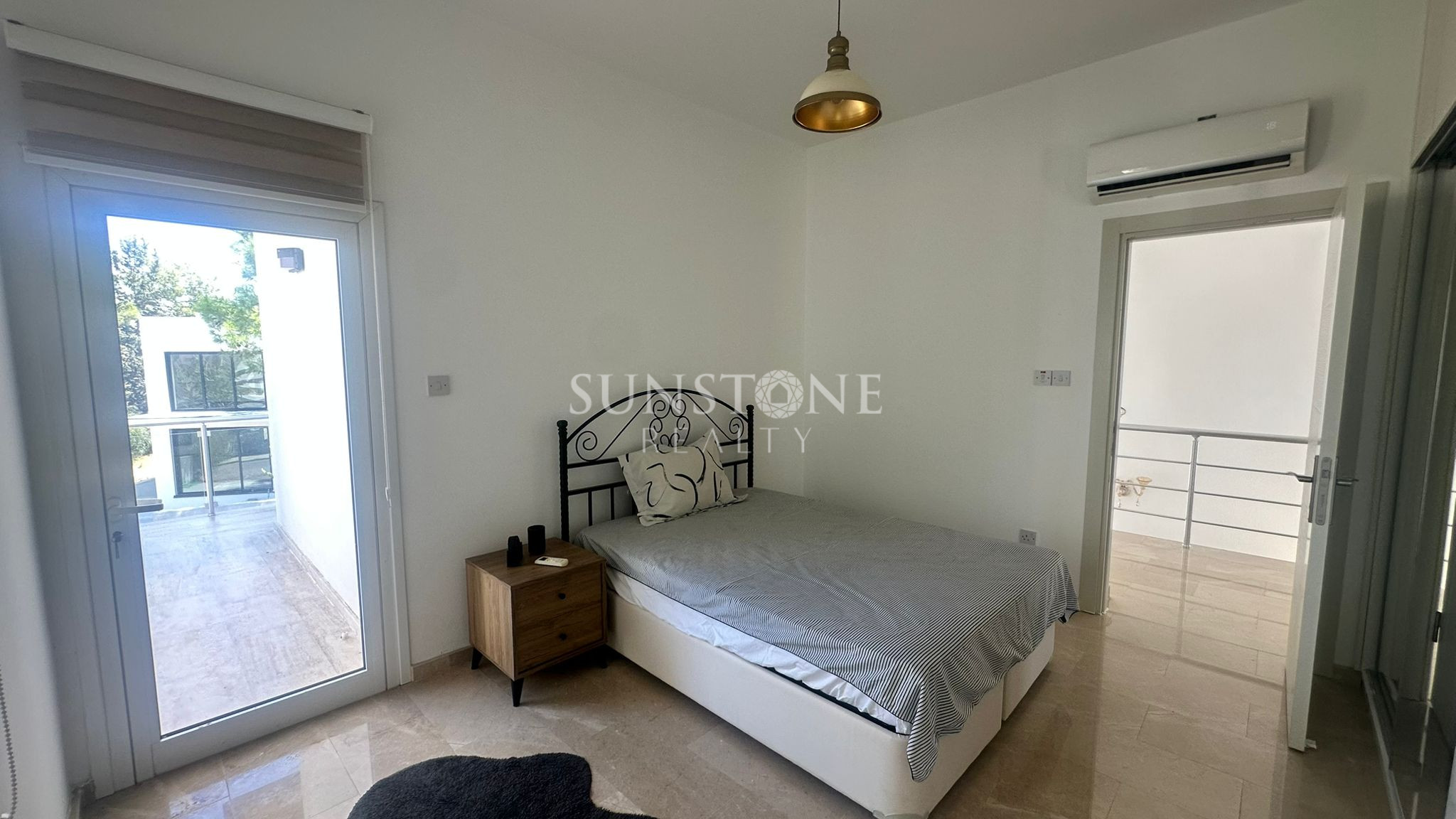 Kıbrıs Girne Zeytinlik Bölgesinde Tripleks Full Eşyalı Özel Havuzlu Kiralık 4+2 Modern Villa 15