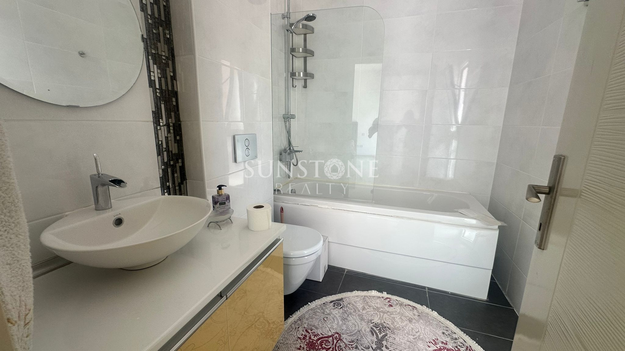 Kıbrıs Girne Zeytinlik Bölgesinde Tripleks Full Eşyalı Özel Havuzlu Kiralık 4+2 Modern Villa 25