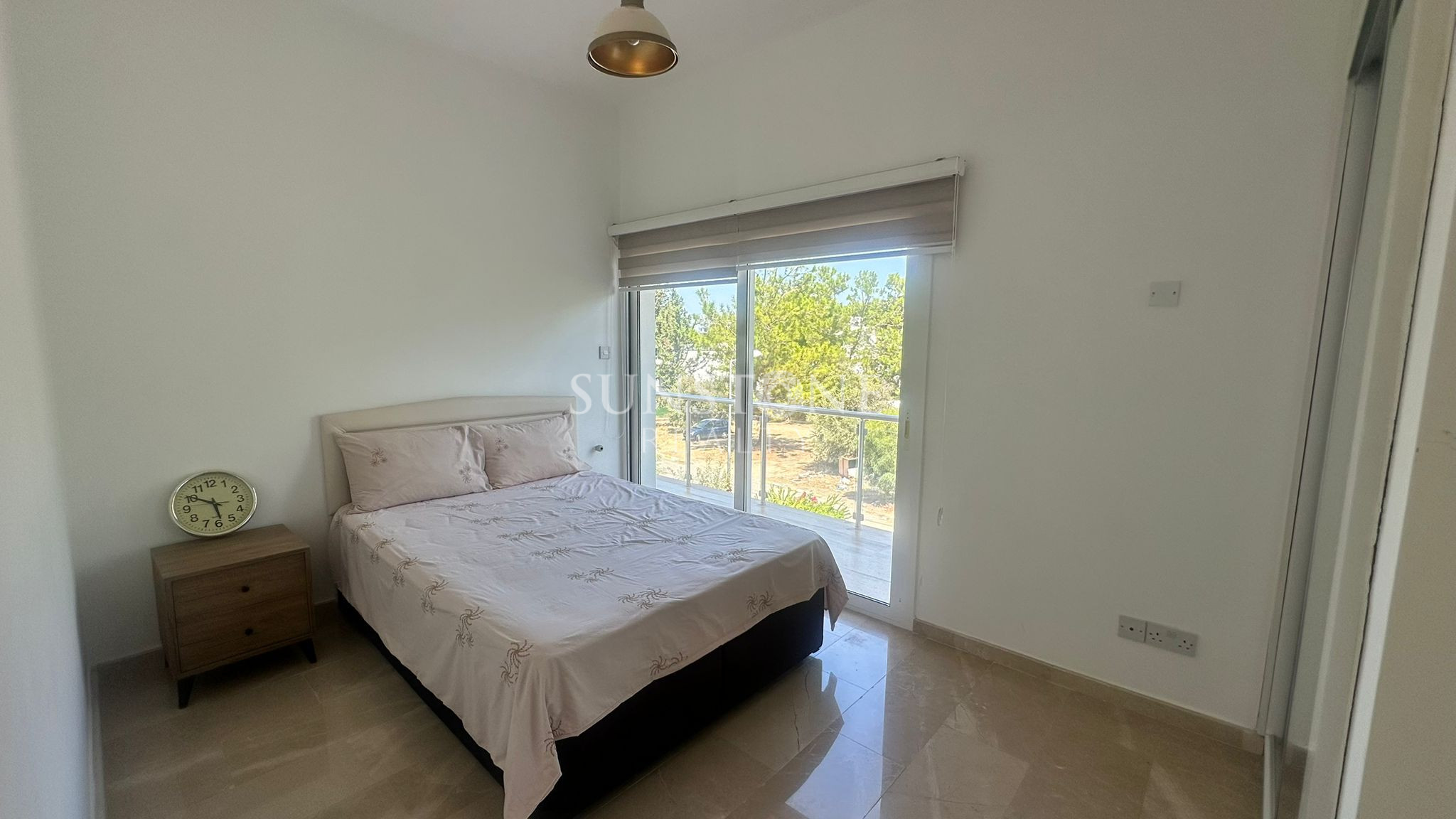 Kıbrıs Girne Zeytinlik Bölgesinde Tripleks Full Eşyalı Özel Havuzlu Kiralık 4+2 Modern Villa 14