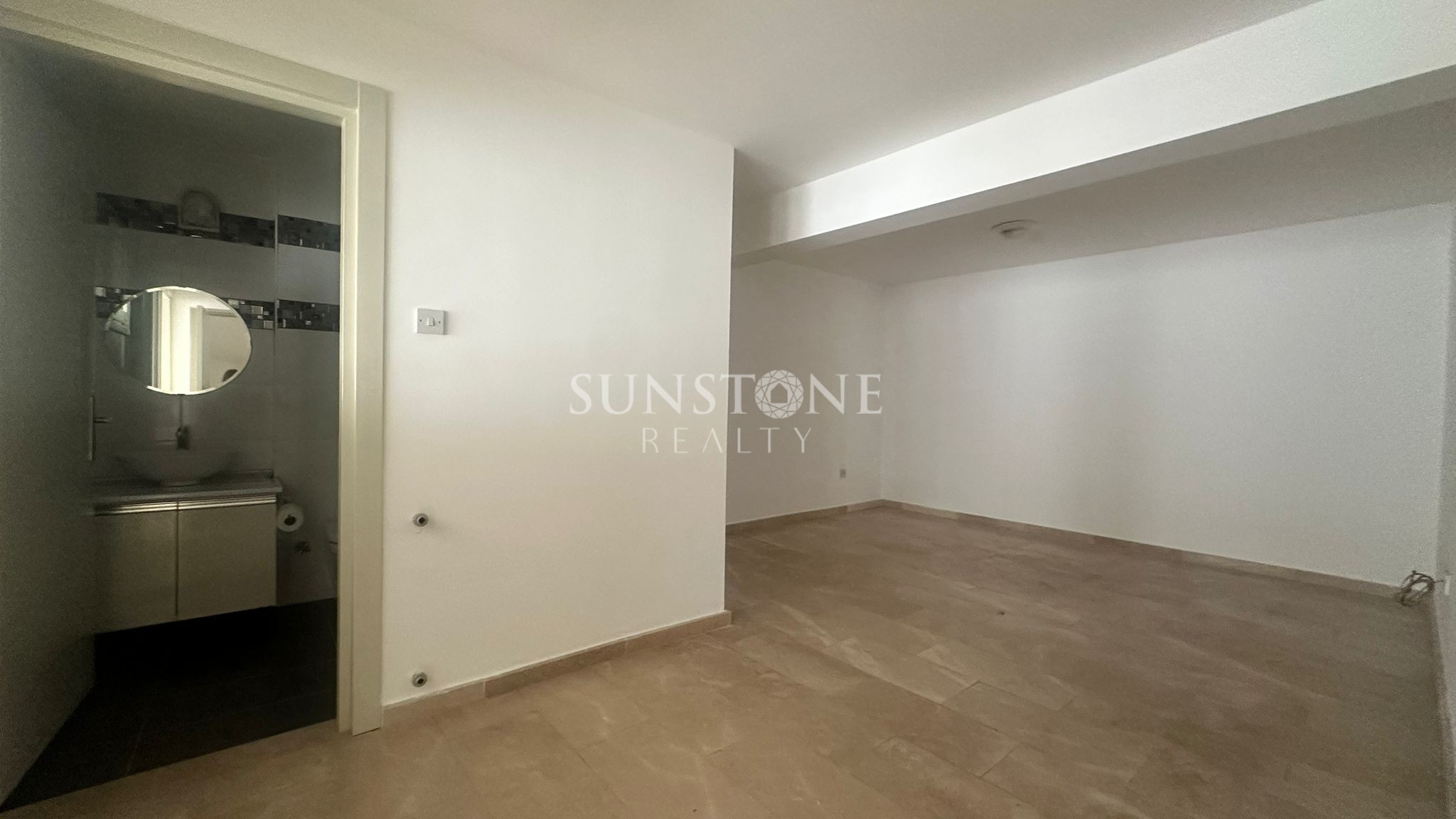 Kıbrıs Girne Zeytinlik Bölgesinde Tripleks Full Eşyalı Özel Havuzlu Kiralık 4+2 Modern Villa 22