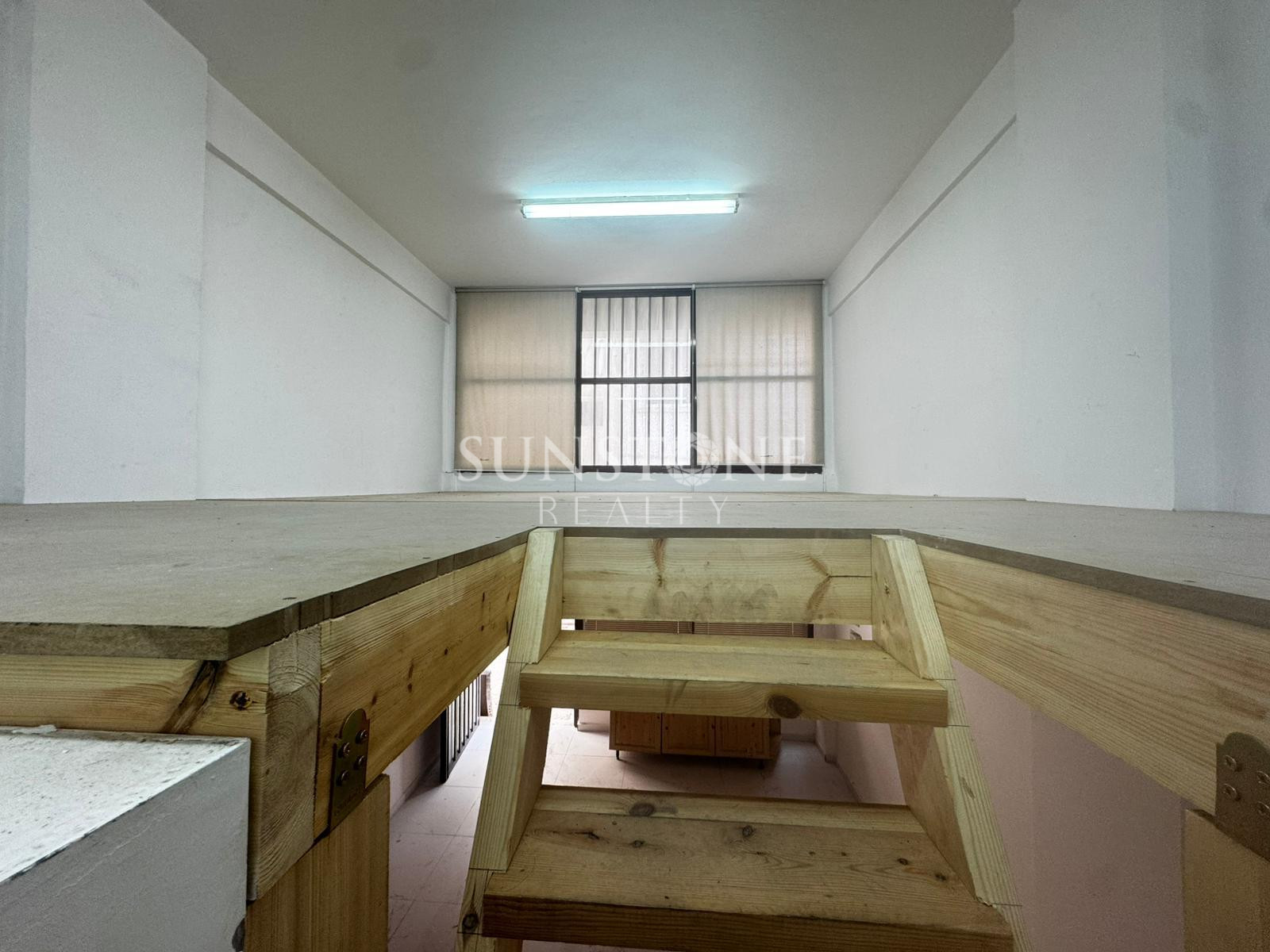 Kıbrıs Lefkoşa Küçük Kaymaklı'da  Yol Üzeri Ticari İzinli Kiralık Dükkan 6