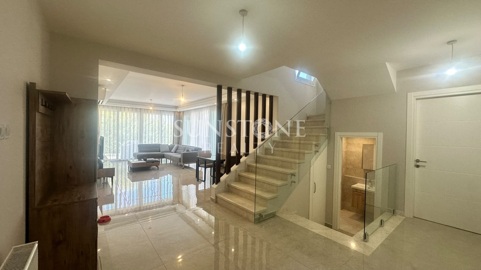  Kıbrıs Ozanköy'de Full Eşyalı Özel Havuzlu Satılık Modern 4+1 Villa 11