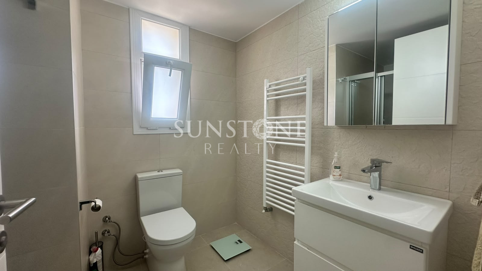  Kıbrıs Ozanköy'de Full Eşyalı Özel Havuzlu Satılık Modern 4+1 Villa 16
