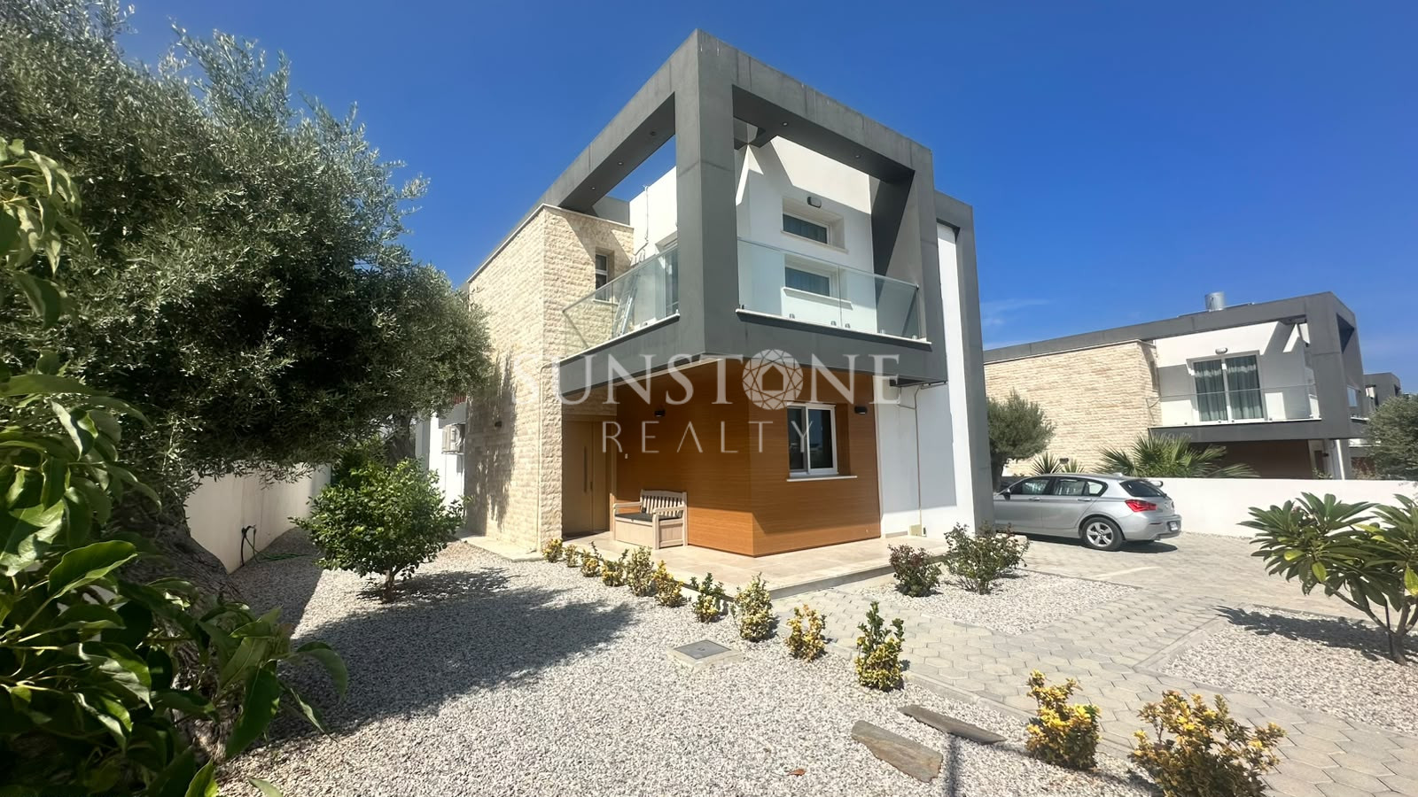  Kıbrıs Ozanköy'de Full Eşyalı Özel Havuzlu Satılık Modern 4+1 Villa 3