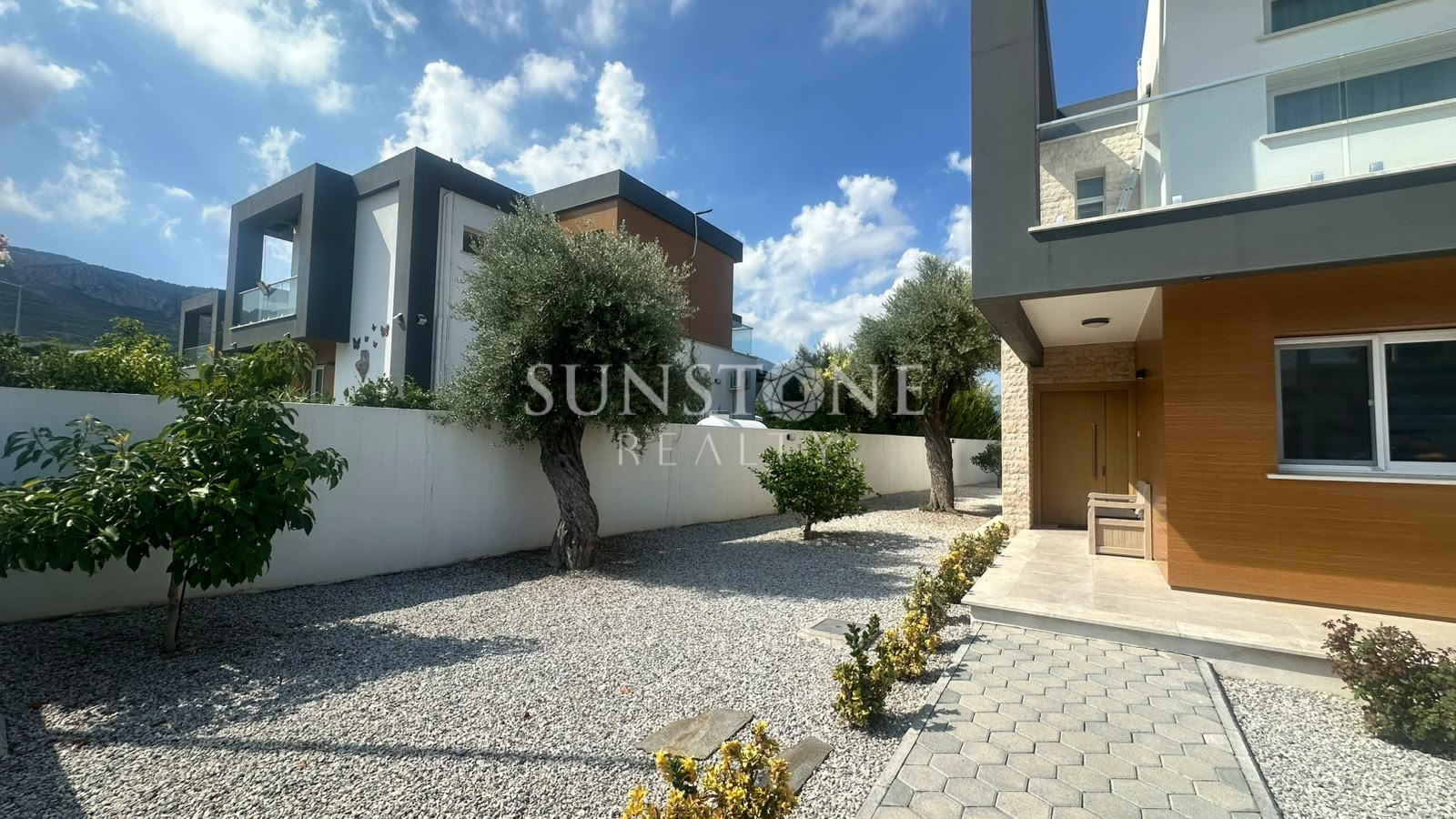  Kıbrıs Ozanköy'de Full Eşyalı Özel Havuzlu Satılık Modern 4+1 Villa 5